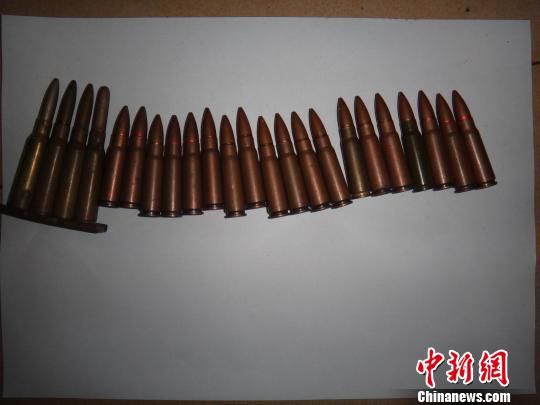 覃某主動上交的23發(fā)子彈?！＄娦馈z